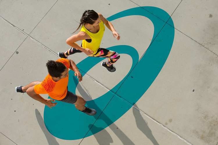 Asics專業定制跑步鞋重塑品牌形象,定位為體育運動的樂趣